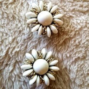 True Vintage White & Silver Daisy clip on earrings